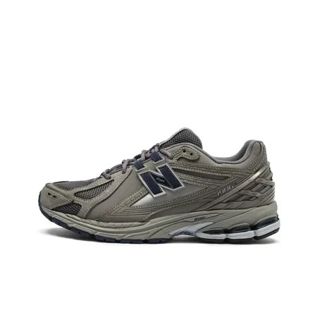 1906R Trend retro mesh fabric leather non-slip breathable low top casual running shoes for men and women the same grey M1906RB
1906R Trend retro mesh fabric leather non-slip breathable low top casual running shoes for men and women the same grey M1906RB