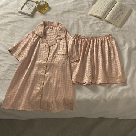 CoCopeaunt Summer Ice Silk Pajamas Womens Pajamas Sets Houndstooth Design short sleeve shorts Sleepwear Home Clothes Satin Homewear
CoCopeaunt Summer Ice Silk Pajamas Womens Pajamas Sets Houndstooth Design short sleeve shorts Sleepwear Home Clothes Satin Homewear