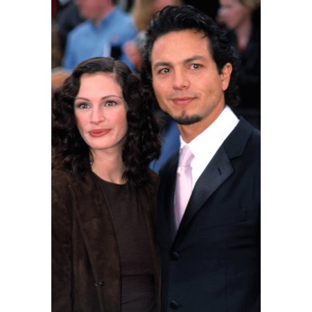 Julia Roberts And Benjamin Bratt At The 7Th Annual Sag Awards La March 11Th 2001 By Robert Hepler Celebrity