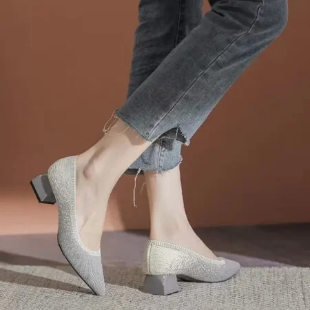 Women‘s Pointed Toe Chunky Heeled Pumps Low Heel Flying Woven Court Shoes
Women‘s Pointed Toe Chunky Heeled Pumps Low Heel Flying Woven Court Shoes