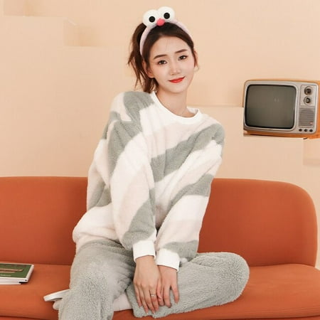 CoCopeaunt Autumn Winter New Warm Flannel Womens Pajamas Set Long-sleeved Trousers Two-piece Set Cute Soft Home Wear Clothes for Women
CoCopeaunt Autumn Winter New Warm Flannel Womens Pajamas Set Long-sleeved Trousers Two-piece Set Cute Soft Home Wear Clothes for Women
