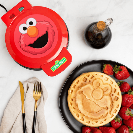 Uncanny Brands Sesame Street Elmo Waffle Maker