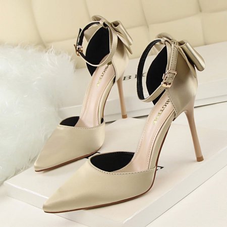 5196-1 Korean version of sweet women‘s shoes thin heel high heel low mouth pointed satin hollow back bow strap sandals
5196-1 Korean version of sweet women‘s shoes thin heel high heel low mouth pointed satin hollow back bow strap sandals