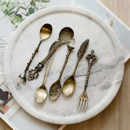 Vintage Spoon Fork Mini Royal Style Metal Gold Engraved Coffee Snack Fruit Prikkers Dessert Fork Kitchen Tools Teaspoon 1 Set 6 Pcs
Vintage Spoon Fork Mini Royal Style Metal Gold Engraved Coffee Snack Fruit Prikkers Dessert Fork Kitchen Tools Teaspoon 1 Set 6 Pcs