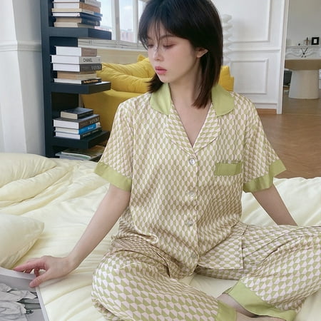 spring and summer new simple fashion 3D digital positioning printing short-sleeved trousers women s pajamas set
spring and summer new simple fashion 3D digital positioning printing short-sleeved trousers women s pajamas set