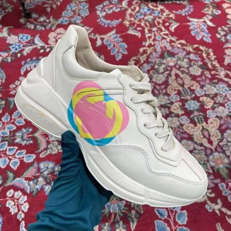 Designer Rhyton Shoes Multicolor Sneakers Men Women Trainers Vintage Chaussures Platform Sneaker Strawberry Mouse Mouth Shoe With Box
Designer Rhyton Shoes Multicolor Sneakers Men Women Trainers Vintage Chaussures Platform Sneaker Strawberry Mouse Mouth Shoe With Box