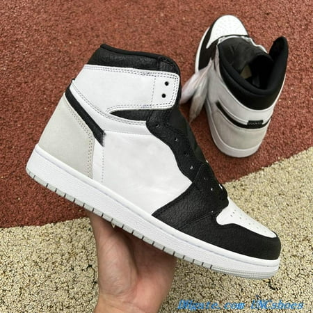 Jumpman 1 1s Basketball Shoes Mens Women Chicago Lost and Found University Blue UNC Bred Patent Black Toe Tan Gum Smoke Grey Starfish Gorge Green Designer Sneakers
Jumpman 1 1s Basketball Shoes Mens Women Chicago Lost and Found University Blue UNC Bred Patent Black Toe Tan Gum Smoke Grey Starfish Gorge Green Designer Sneakers