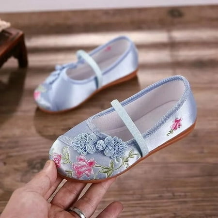 LS LS 2024 New Retro Silk Girls‘ Cloth Shoes Manual Flower Embroidered Chinese Style Girls Casual Shoes National Wind Dance Shoes
LS LS 2024 New Retro Silk Girls‘ Cloth Shoes Manual Flower Embroidered Chinese Style Girls Casual Shoes National Wind Dance Shoes