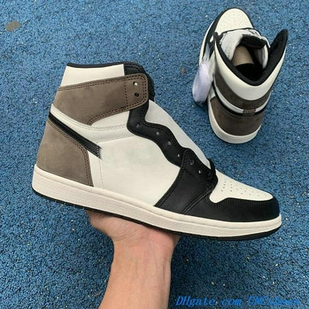 Jumpman 1 1s Basketball Shoes Mens Women Chicago Lost and Found University Blue UNC Bred Patent Black Toe Tan Gum Smoke Grey Starfish Gorge Green Designer Sneakers
Jumpman 1 1s Basketball Shoes Mens Women Chicago Lost and Found University Blue UNC Bred Patent Black Toe Tan Gum Smoke Grey Starfish Gorge Green Designer Sneakers