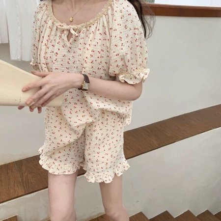 CoCopeaunt 100% Cotton Crepe 3 Colors Pajamas Women New Spring Summer Love Print Homewear Set Simple Fresh Two Piece Female Home Suits
CoCopeaunt 100% Cotton Crepe 3 Colors Pajamas Women New Spring Summer Love Print Homewear Set Simple Fresh Two Piece Female Home Suits