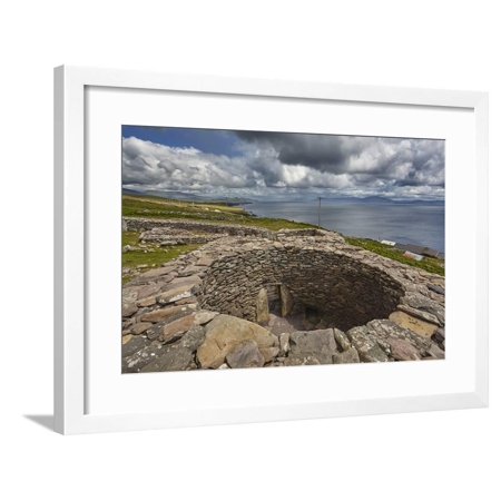 The Fahan group of beehive huts, on the southwest coast of the Dingle Peninsula, near Slea Head, Co Framed Print Wall Art By Nigel Hicks