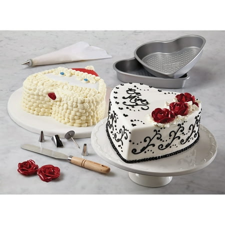 Cake Boss Professional Bakeware 10-Piece Santa and Heart Bakeware Set