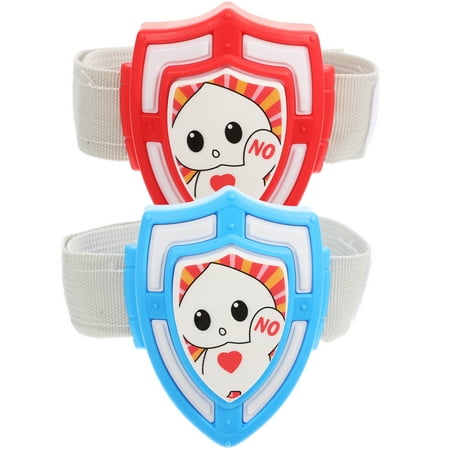 2Pcs Luminous Toy Badge Shape Toy Adult Outdoor Toys Outdoor Running Toy for Chasing