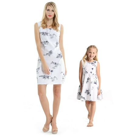 Matching Hawaiian Luau Mother Daughter Dresses in Classic Map Flamingo FIsh in White
Matching Hawaiian Luau Mother Daughter Dresses in Classic Map Flamingo FIsh in White