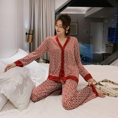 Women s Pajamas Set V Neck Design Luxury Cross Letter Print Sleepwear Silk Like Home Clothes XXXXL Large Size Nightwear
Women s Pajamas Set V Neck Design Luxury Cross Letter Print Sleepwear Silk Like Home Clothes XXXXL Large Size Nightwear