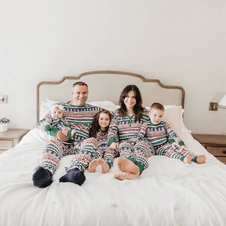 ROAONOCOMO Christmas Pajamas for Family Matching PJ s Sets with Elk Snowflake Print Long Sleeve Tee and Pants Loungewear
ROAONOCOMO Christmas Pajamas for Family Matching PJ s Sets with Elk Snowflake Print Long Sleeve Tee and Pants Loungewear