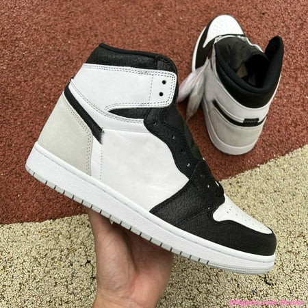 Jumpman 1 1s Retro High Basketball Shoes Starfish Chicago Lost and Found Patent Bred Bio Hack Bleached Coral Light Smoke Neutral Grey Banned Tan Gum Black Toe Sneakers
Jumpman 1 1s Retro High Basketball Shoes Starfish Chicago Lost and Found Patent Bred Bio Hack Bleached Coral Light Smoke Neutral Grey Banned Tan Gum Black Toe Sneakers