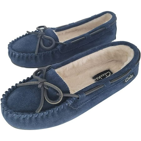 Clarks Women s Suede Bowknot Moccasin Indoor/Outdoor Slippers with Faux Fur Lining (10 M US Navy)
Clarks Women s Suede Bowknot Moccasin Indoor/Outdoor Slippers with Faux Fur Lining (10 M US Navy)