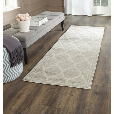 Safavieh Amherst Collection AMT415B Light Grey and Ivory Indoor/Outdoor Runner (2'3" x 7')