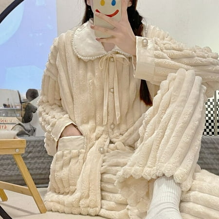 DanceeMangoo Women Winter Thicken Style Pajamas Set Button Kawaii Velvet Pyjamas for Woman Fashion Girls Warm Sleepwear Set Leisure Home Suit
DanceeMangoo Women Winter Thicken Style Pajamas Set Button Kawaii Velvet Pyjamas for Woman Fashion Girls Warm Sleepwear Set Leisure Home Suit