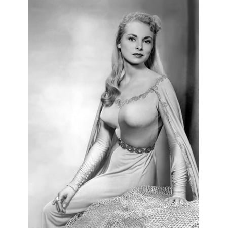 Le chevalier du roi ( The Black Shield of Falworth ) by RudolphMate with Janet Leigh, 1954 (photo) Print Wall Art