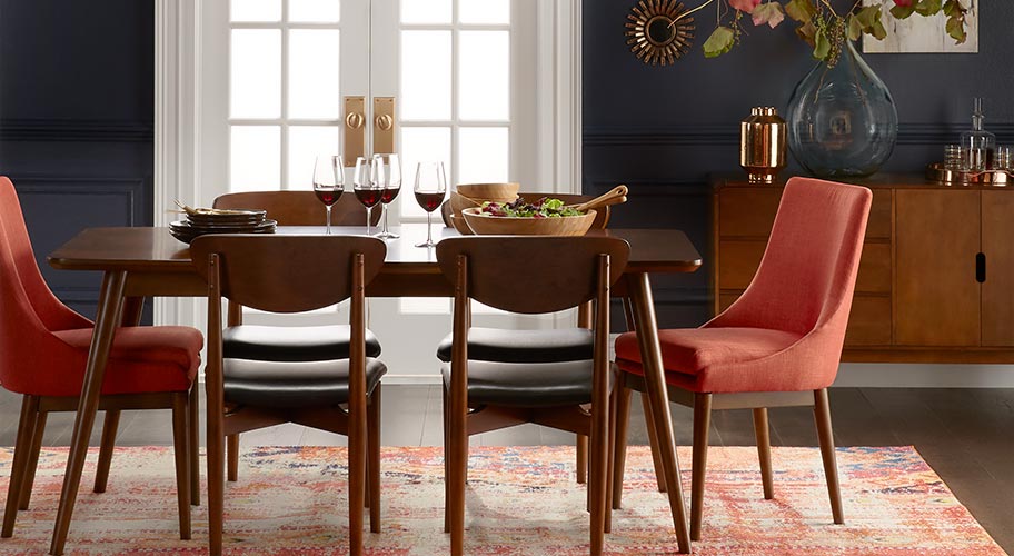 A classic dining room setup A classic dining room setup