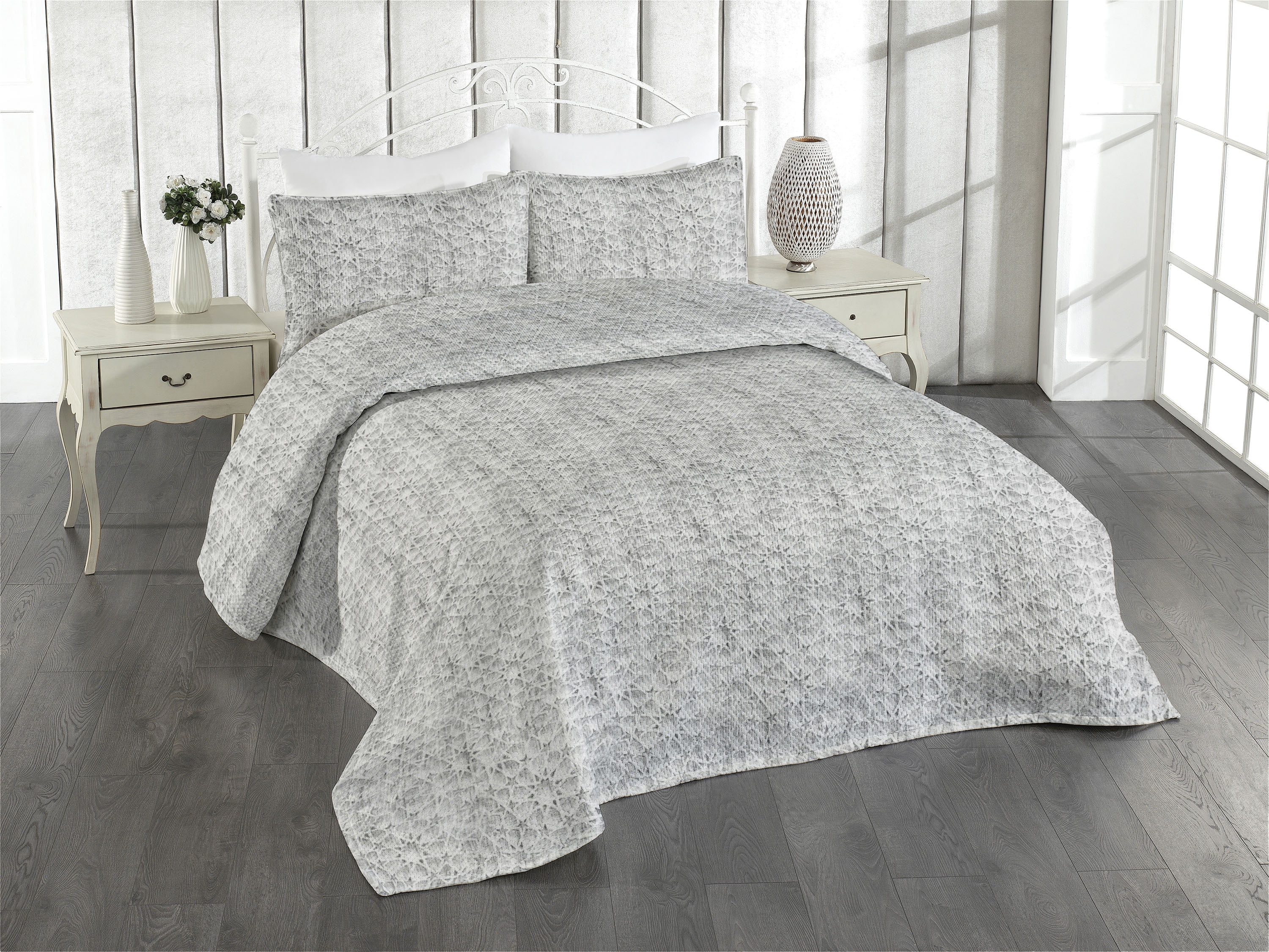 Ambesonne Vintage Quilted Bedspread Set 3 Pcs Weathered Look Flower