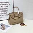 thumbnail image 4 of Bolso Birkin de piel de becerro con patrón de ramita, bolso de gran capacidad con hebilla de bloqueo, bolso Kelly, bandolera de un solo hombro, 2025, 4 of 5