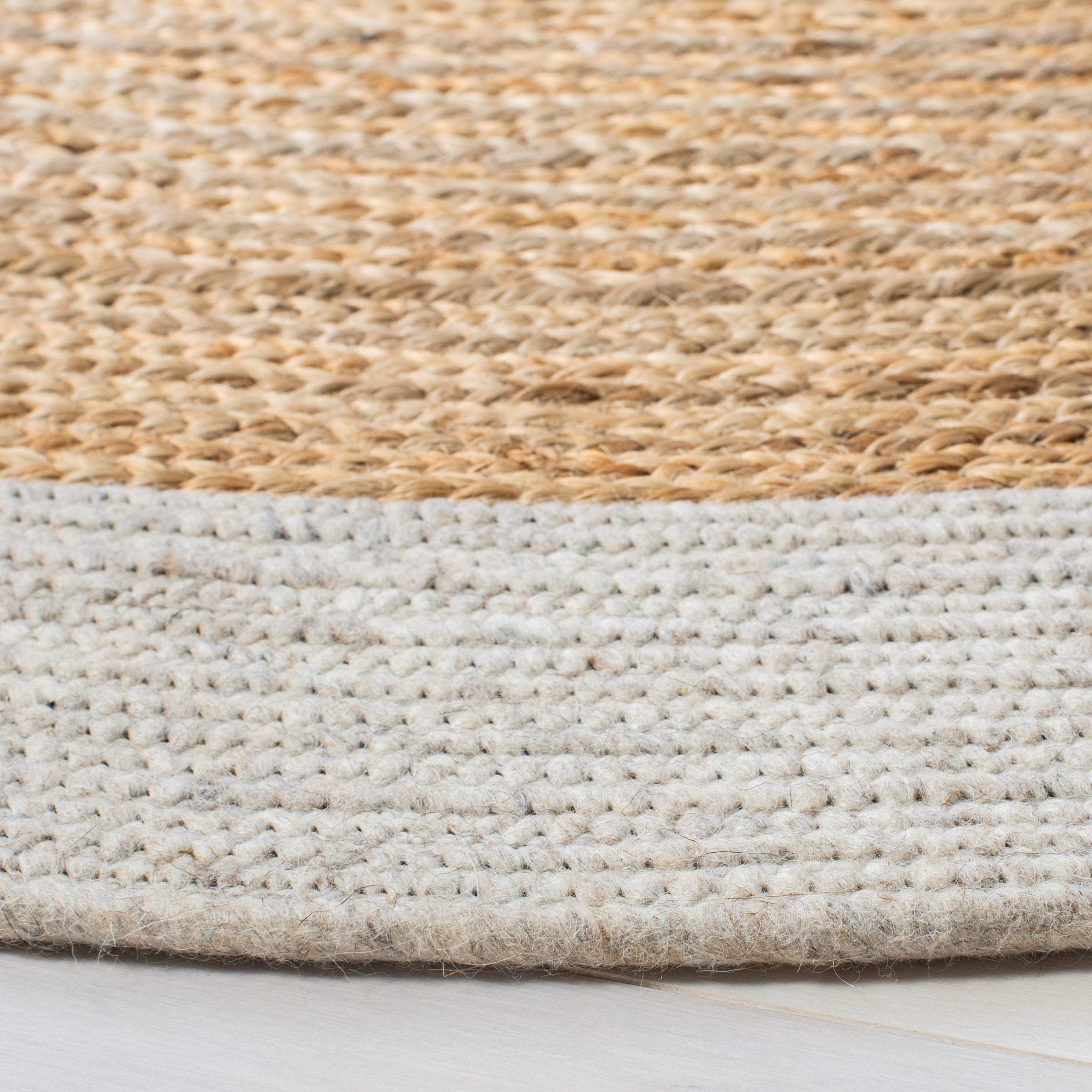 SAFAVIEH Braided Carina Bordered Reversible Area Rug, Beige/Natural, 4' x 4' Round
