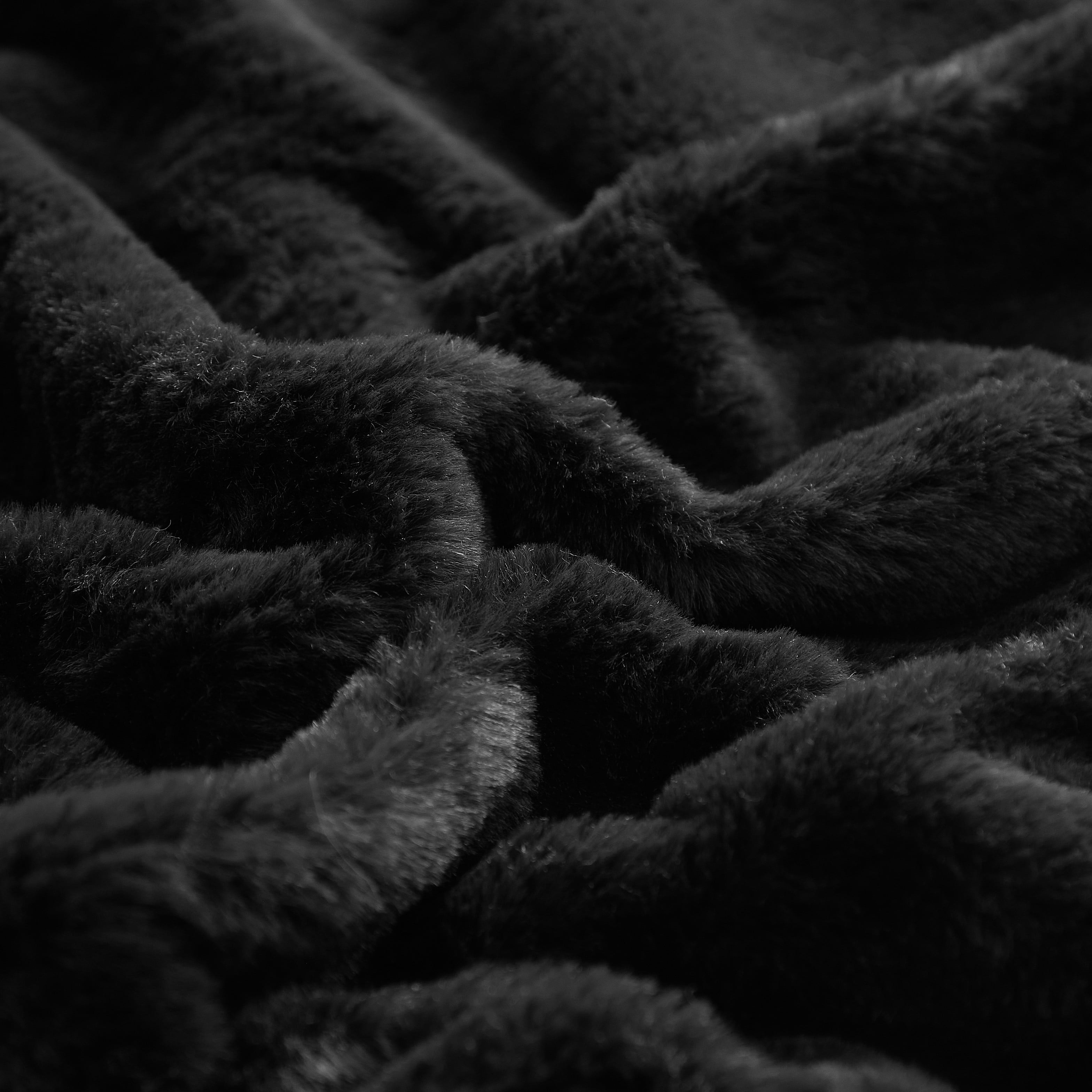 Mainstays Cozy Faux Fur Super Soft luxury Blanket, Full/Queen, Rich Black