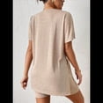 thumbnail image 4 of Conjunto de Dos Piezas de Corta para Mujer: Camiseta Holgada y Shorts Estilo Biker, Color Albaricoque S, 4 of 7
