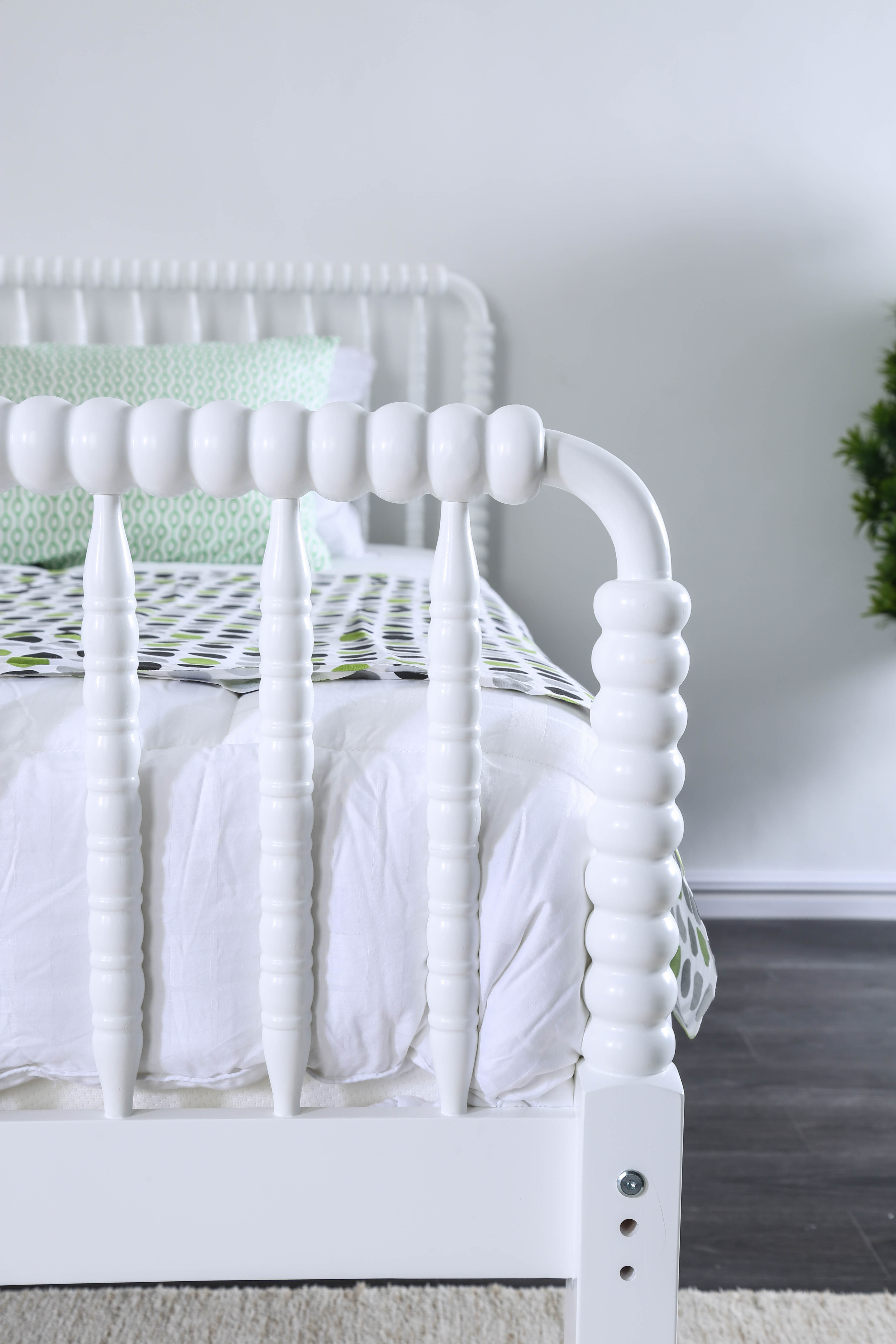 Furniture Of America Traditional Jenny Lind Queen White Rail Bed