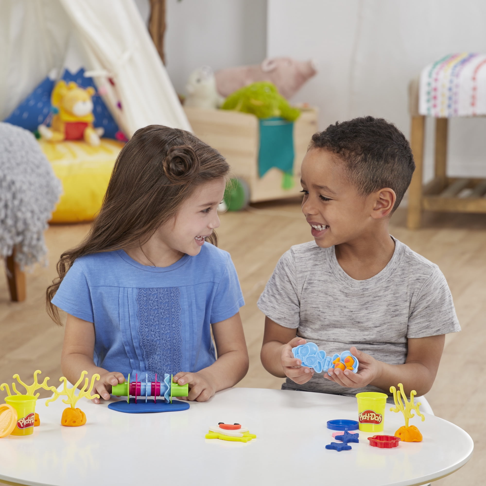 Play Doh Pinkfong Baby Shark Set with 12 Non Toxic Cans 22 oz