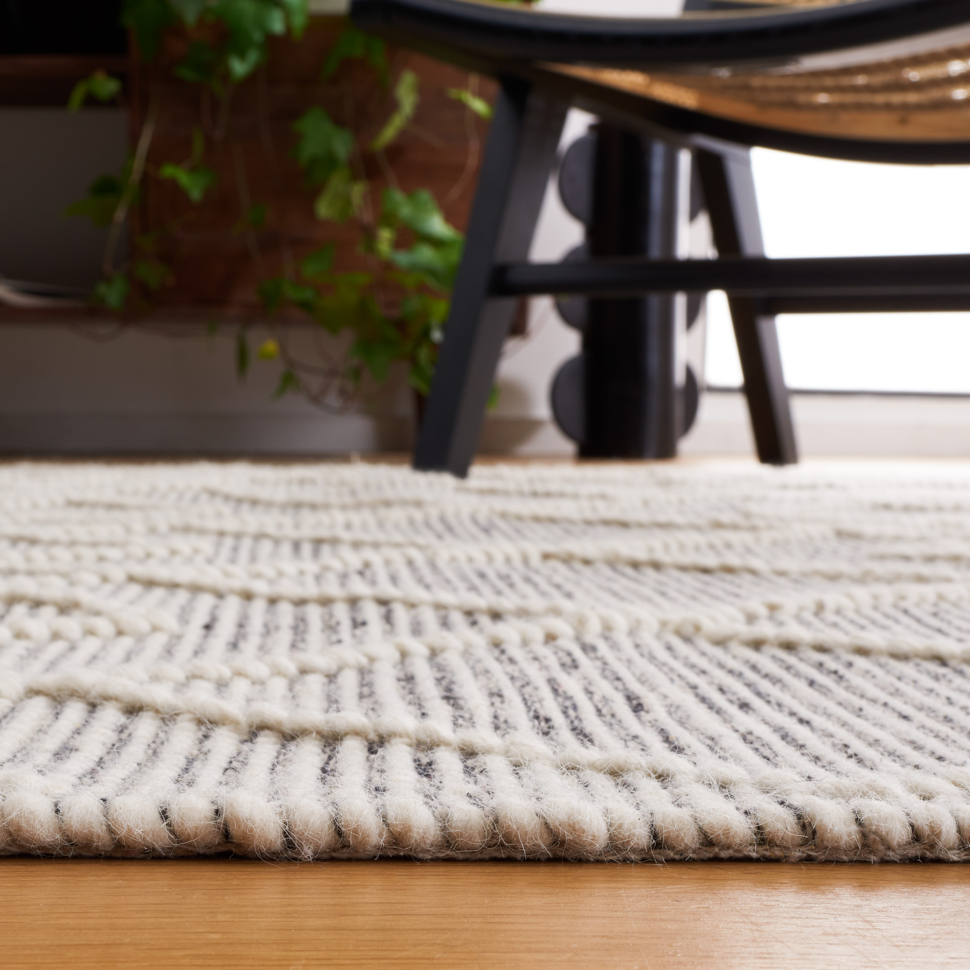 SAFAVIEH Natura Bedelia Geometric Runner Rug, Ivory/Black, 2'3" x 9'