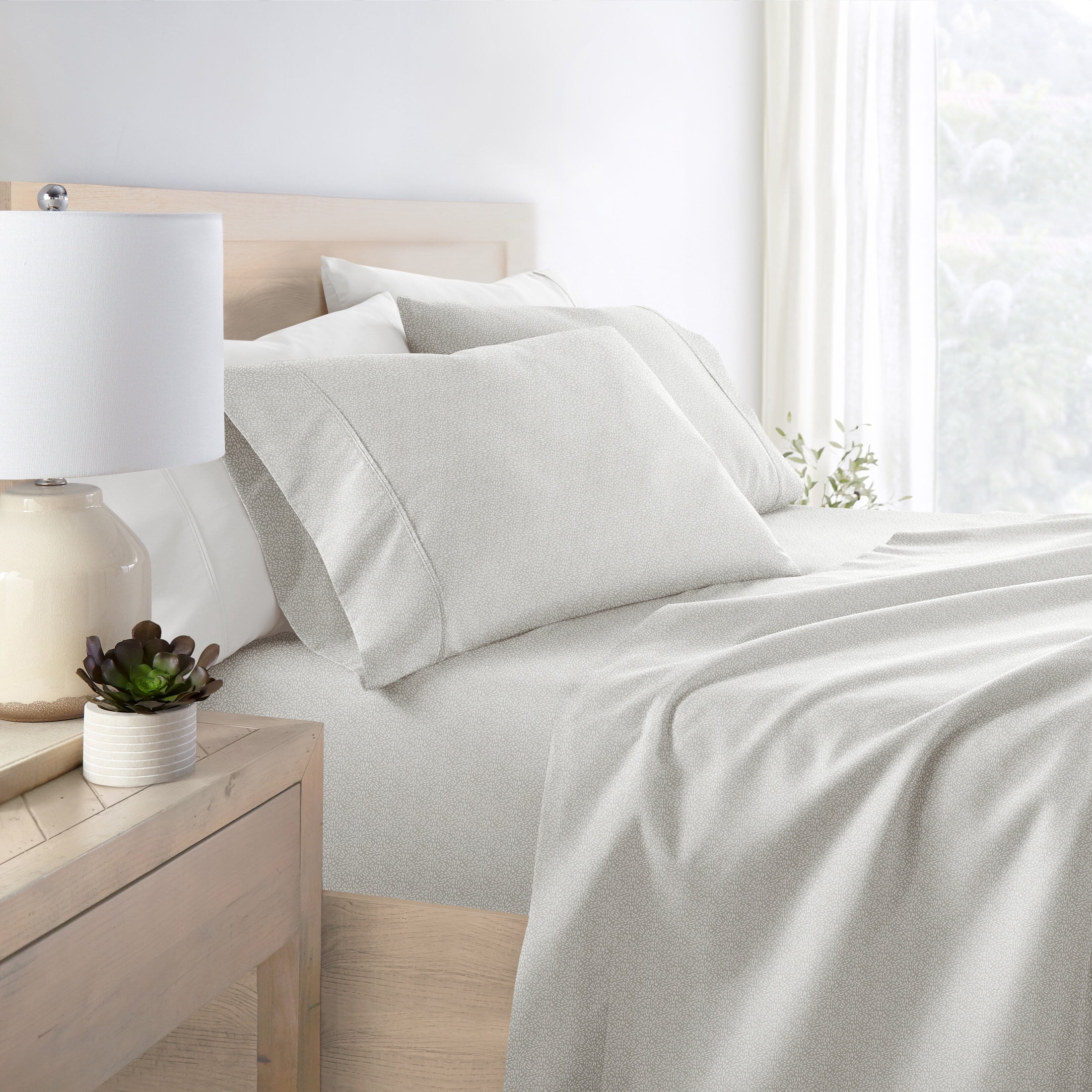 Noble Linens 4 Piece Pattern Microfiber Bed Sheets Set, Light Gray Modern Circles, King