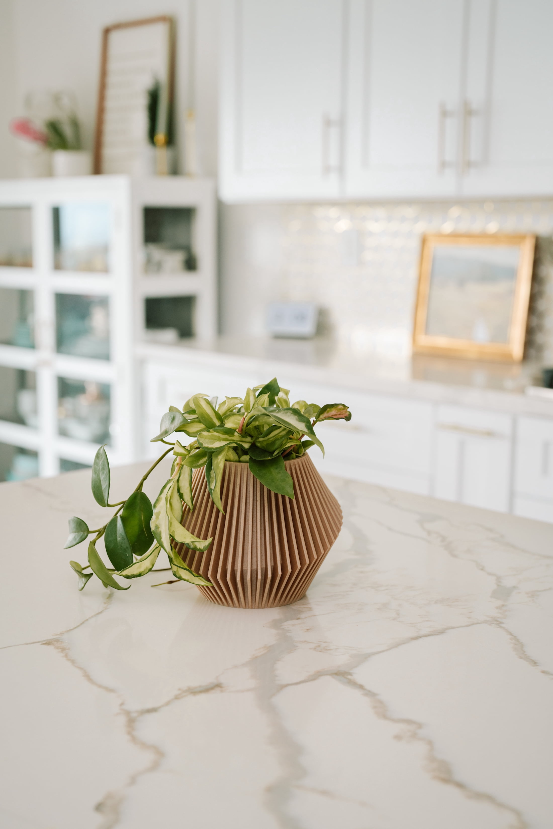 Woodland Pulse Scented Flower Pot, Feels Good to Hold, Beige DISC Plant Pot