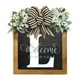 thumbnail image 1 of Corona de puerta de apellido personalizada | Placa colgante de madera durante todo el año | Cartel de bienvenida con monograma de letra personalizada | Decoración de puerta de entrada para todas las, 1 of 2