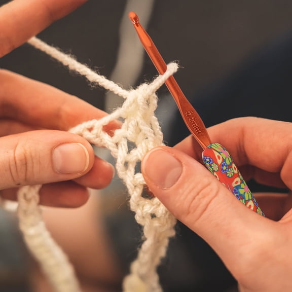 9-Piece Aluminum Crochet Hook Set with Polymer Handles, Ergonomic Knitting and Weaving Needles for Crafting and Projects