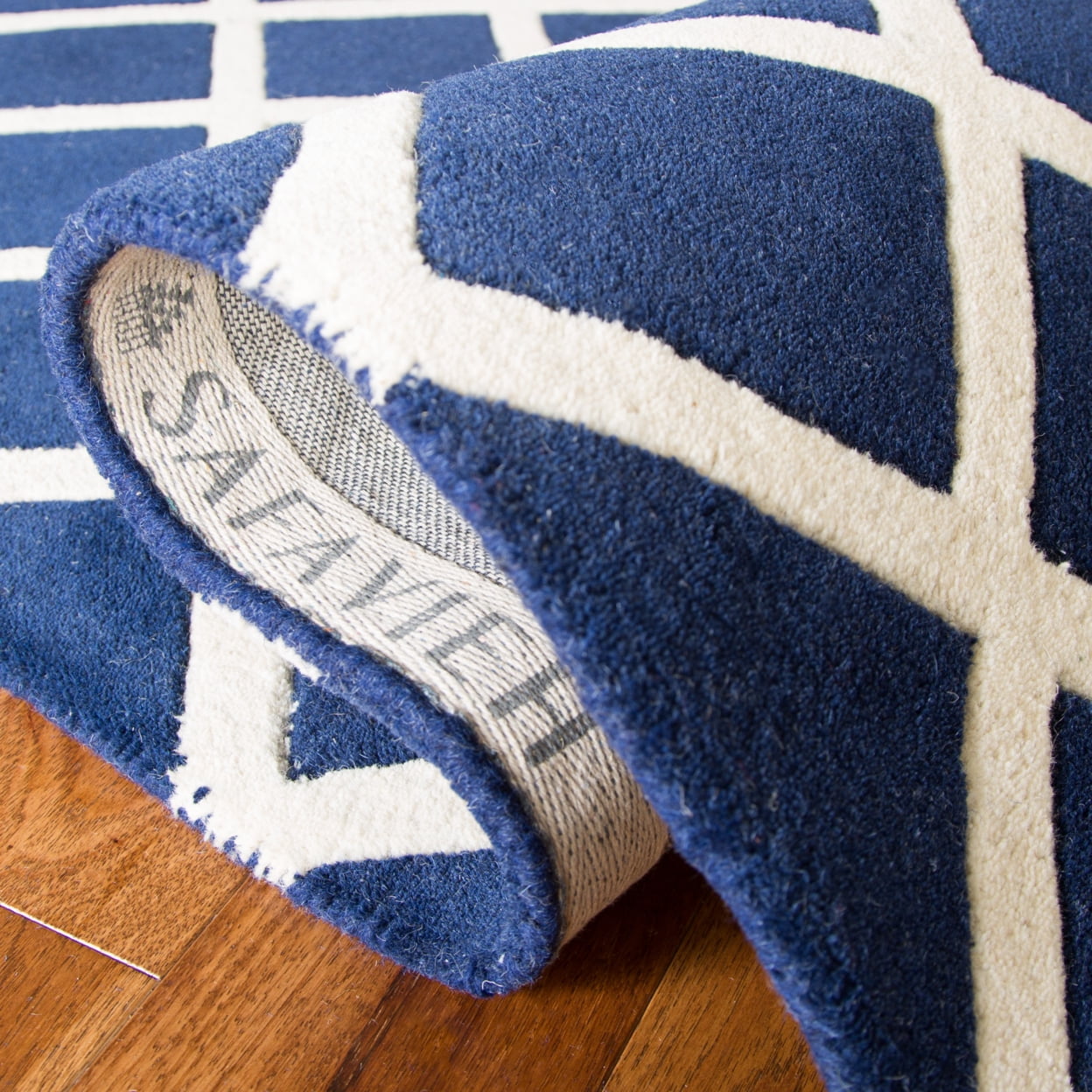 SAFAVIEH Chatham Jahn Geometric Wool Area Rug, Dark Blue/Ivory, 7' x 7' Round