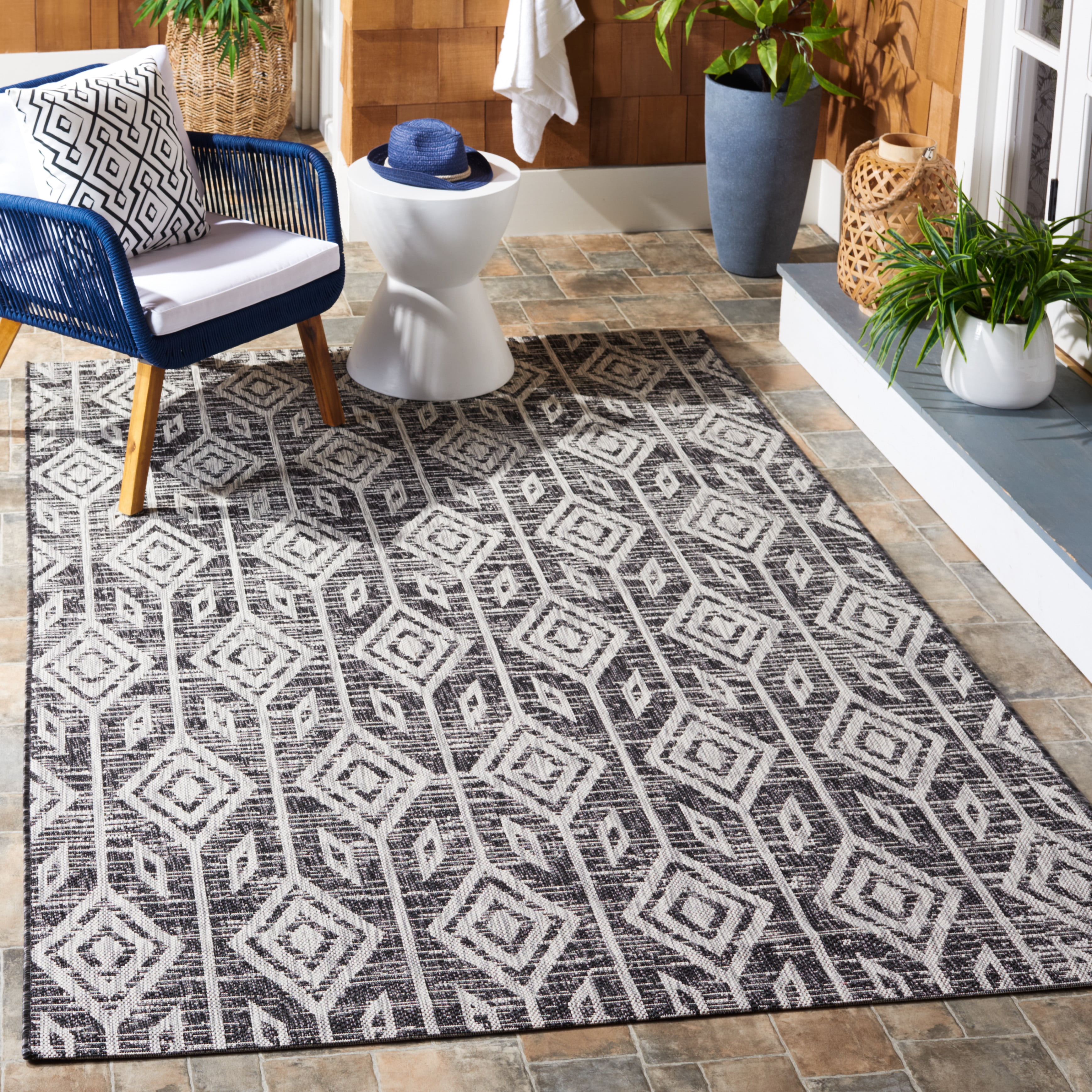 SAFAVIEH Courtyard Beckah Geometric Indoor/Outdoor Area Rug, Black/Grey, 6'7" x 9'6"