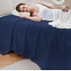 thumbnail image 5 of Manta Suave de Poliéster de Color Liso (78,7 X 59 Pulgadas), Lavable a Máquina, Resistente a La Decoloración, Multiusos para Cama, Sofá o Exterior. Azul, Gris, Blanco y Verde. Manta Acogedora para Ca, 5 of 6