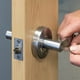 thumbnail image 3 of Cerradura de puerta Master Lock SLCHKE26D con entrada con llave en cromo cepillado, 3 of 8