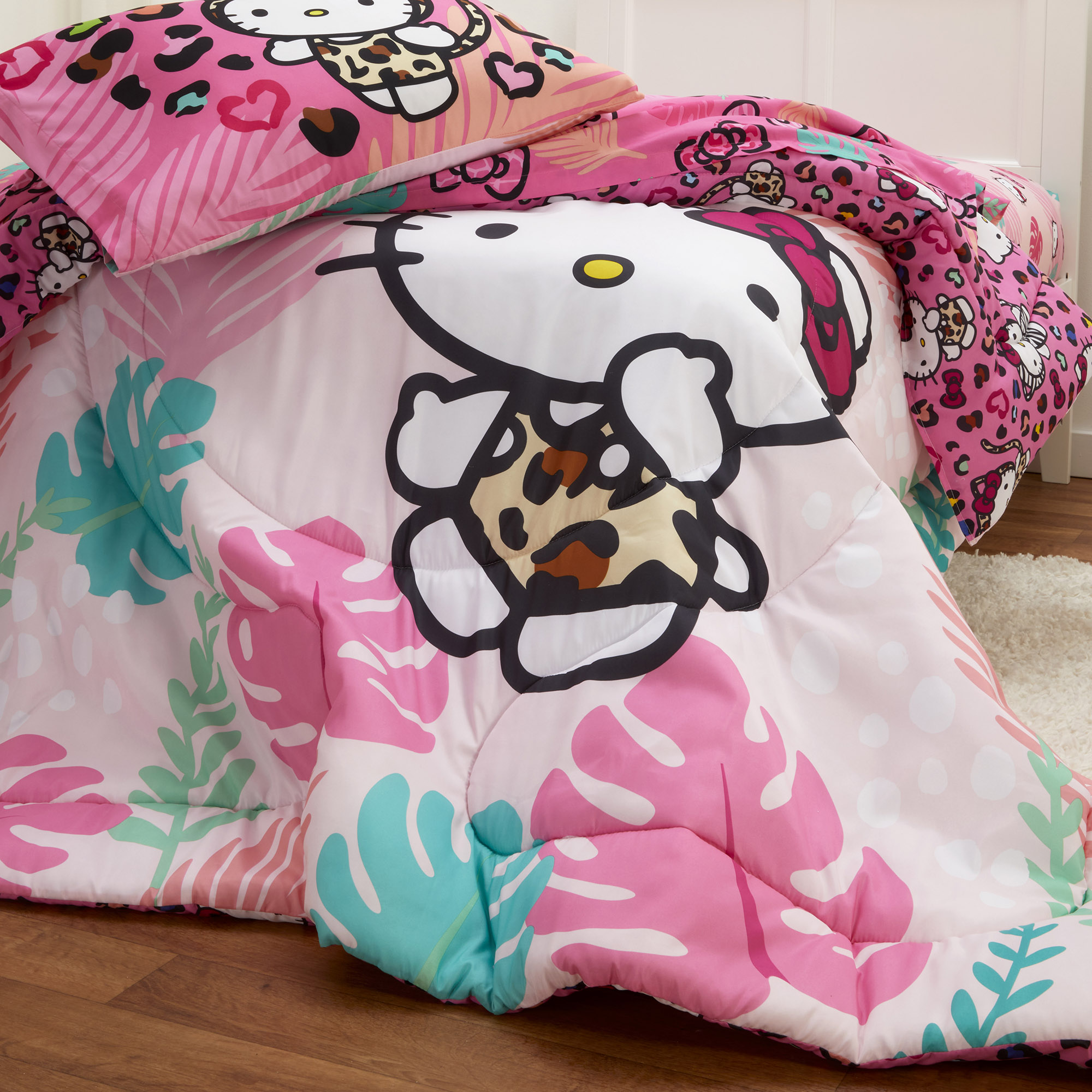 Hello Kitty 2-Piece Kids Reversible Comforter Set, Twin/Full, Pink photo 5