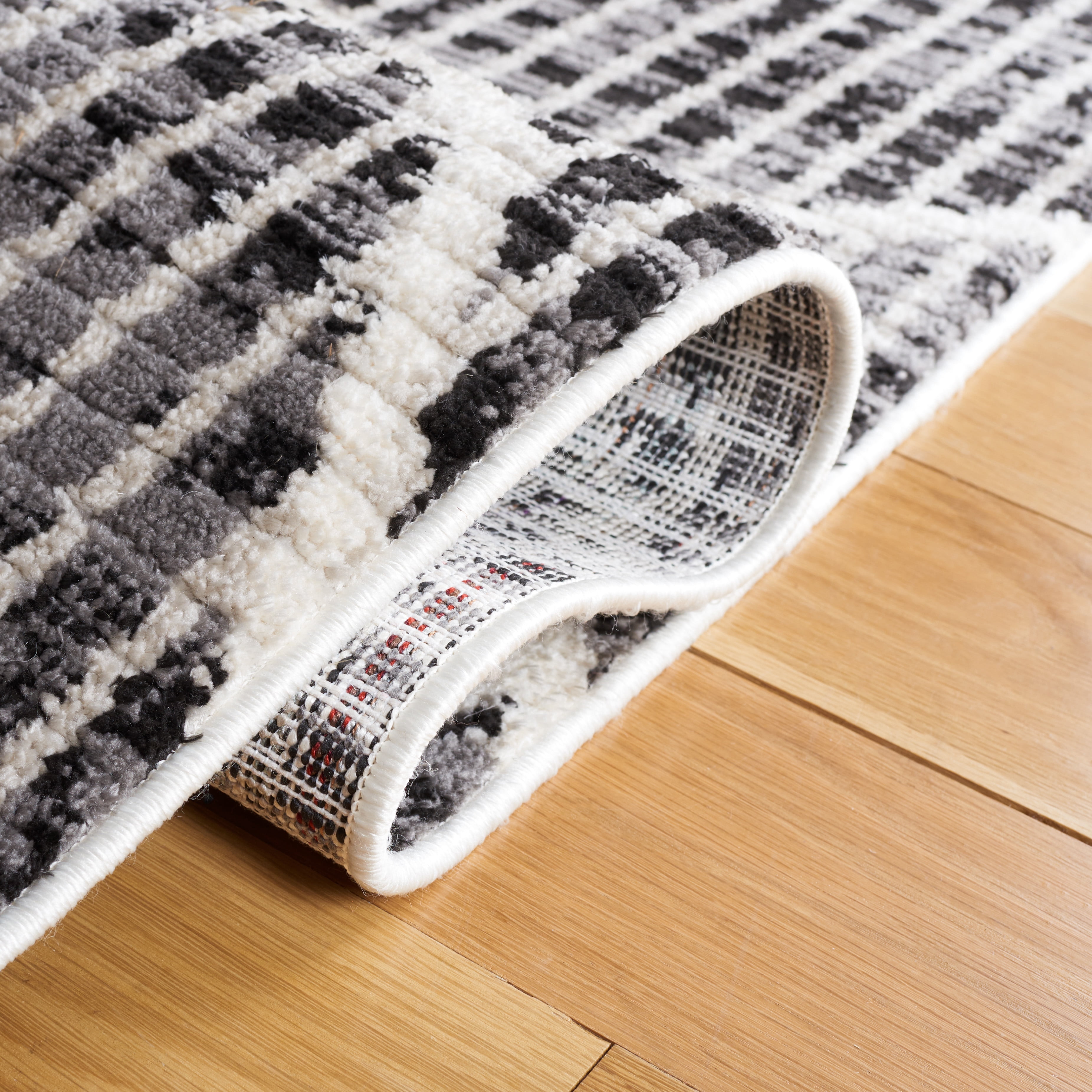 SAFAVIEH Marrakesh Nellie Geometric Polyester Area Rug, Charcoal/Ivory, 5'3" x 7'7"