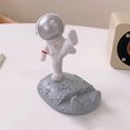 thumbnail image 2 of A Soporte para teléfono móvil con diseño de astronauta de dibujos animados, soporte para tableta de escritorio, decoración de habitación, 2 of 5