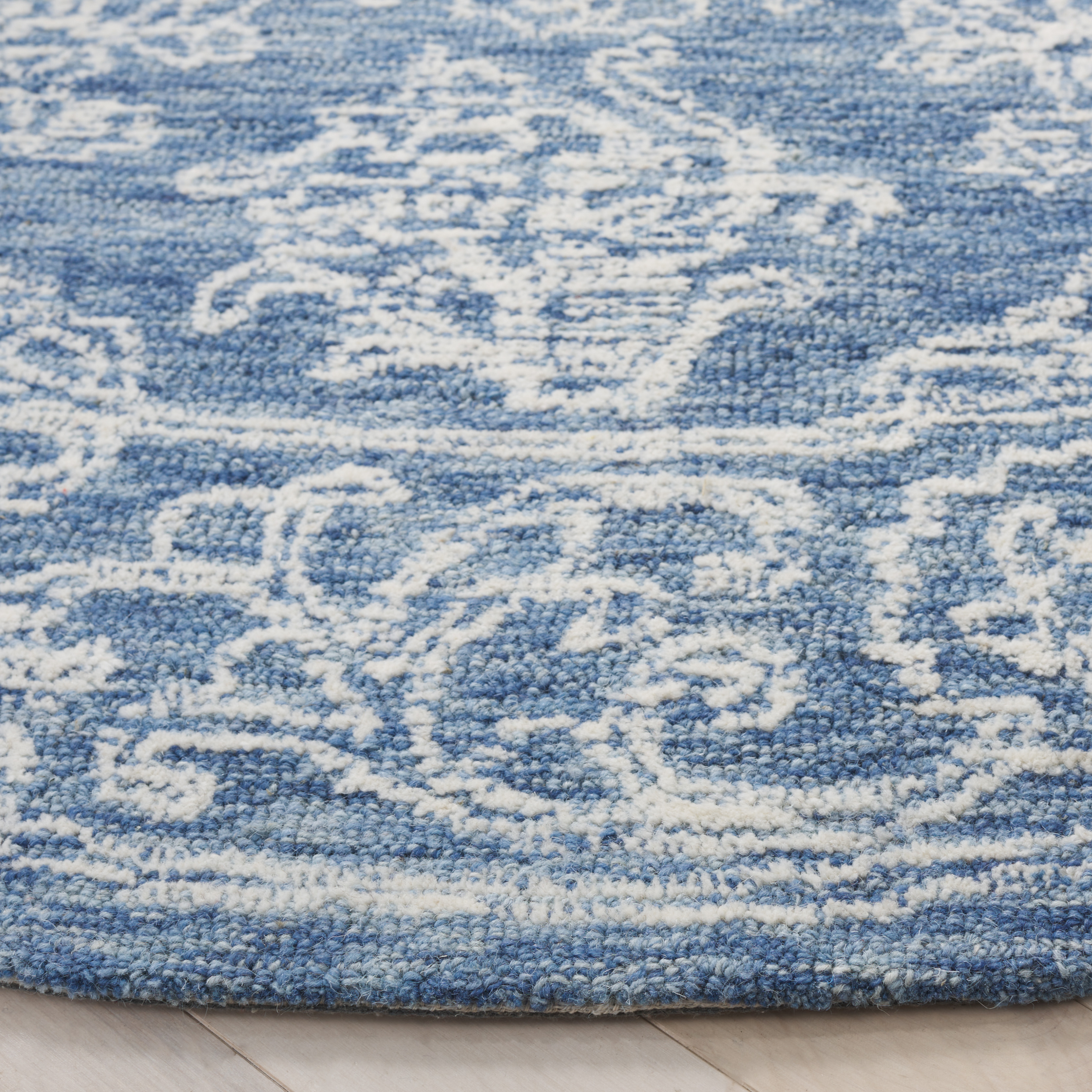SAFAVIEH Ebony Ailbhe Medallion Area Rug, Ivory/Blue, 6' x 6' Round