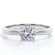 thumbnail image 1 of JeenMata Anillo de Moda con Solitario de Moissanita de Corte Redondo de 1 Quilate con Engaste en Garras y Certificación en Baño de Oro Blanco de 18 K sobre Plata, 1 of 6
