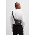 thumbnail image 4 of Riñonera Hugo Boss Negro con Logo en Contraste y Correa Distintiva, 4 of 5