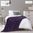 thumbnail image 2 of Manta Utopia para ropa de cama doble, 152 x 203 cm, color morado, 300 g/m², 2 of 9
