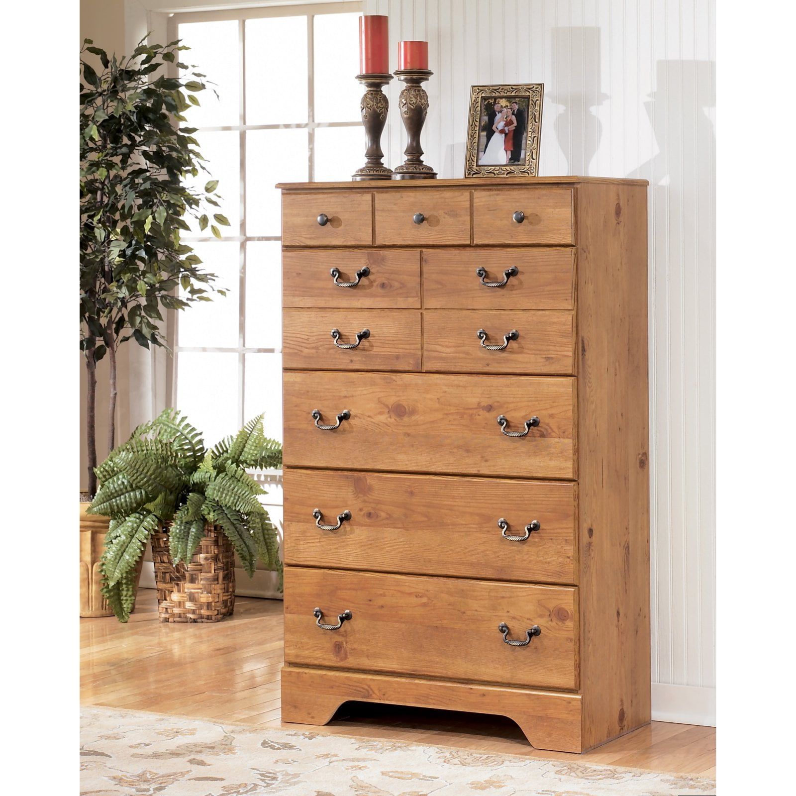 Signature Design by Ashley Bittersweet 5 Drawer Chest